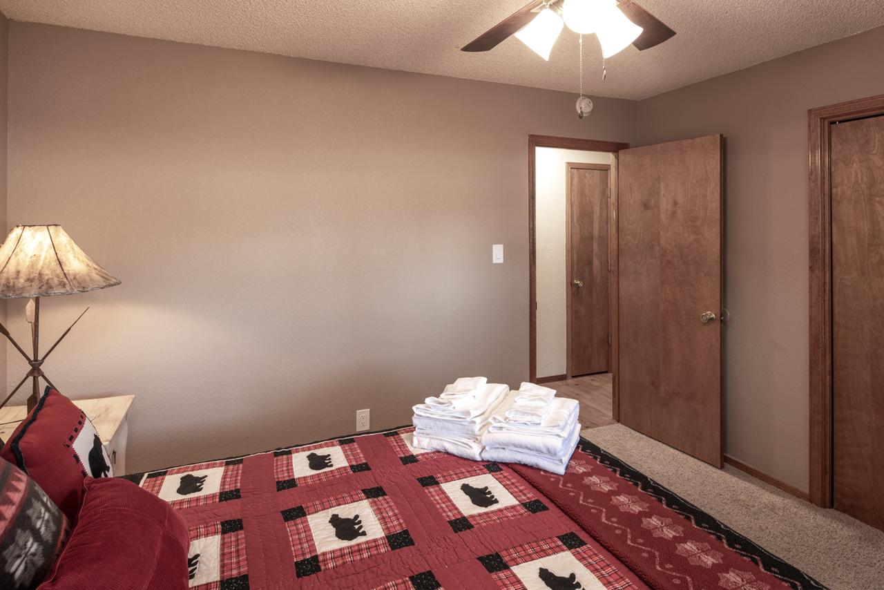 Majestic Retreat, 4 Bedrooms, Fireplace, Jetted Tub, Foosball, Sleeps 16 - thumb 21