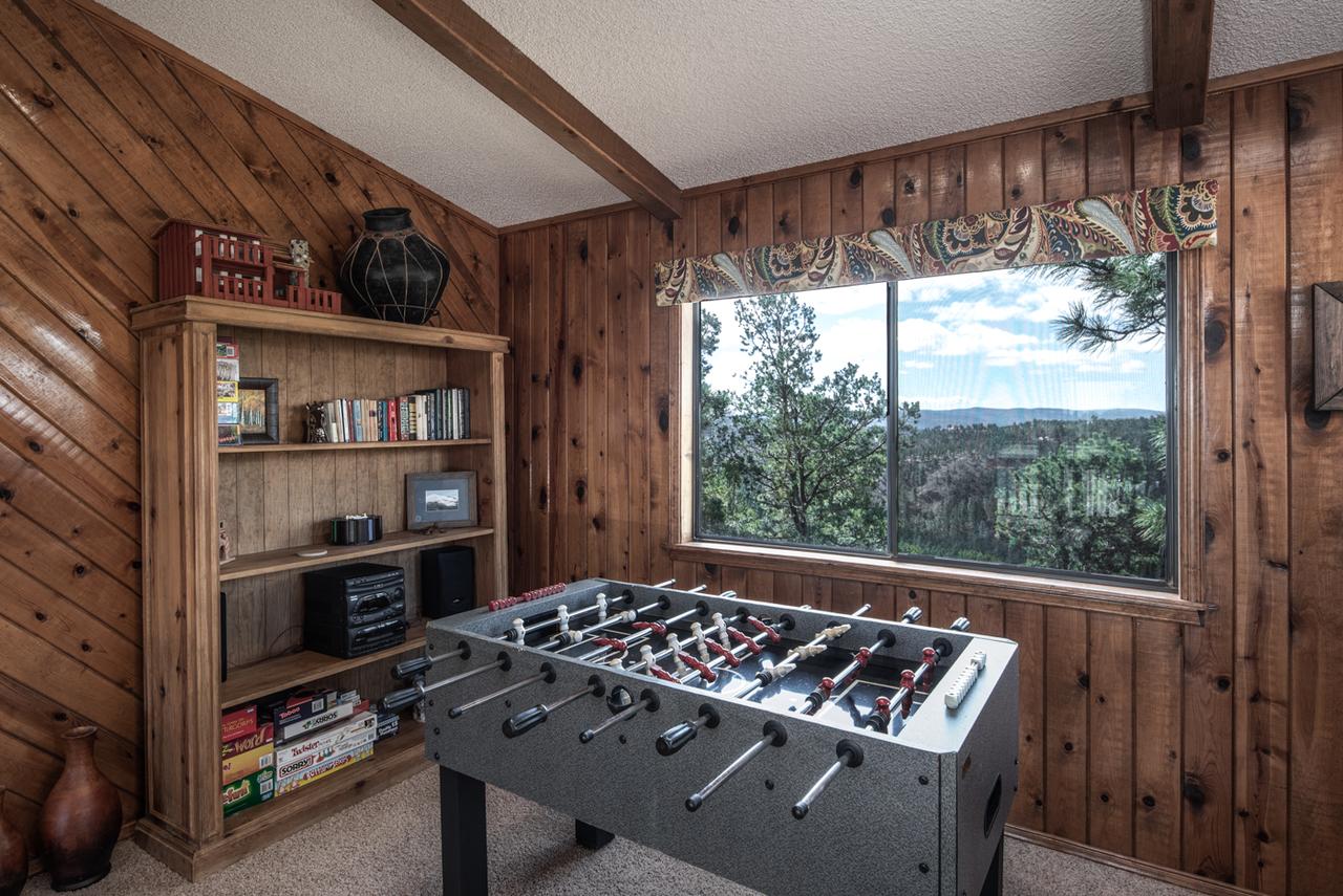 Majestic Retreat, 4 Bedrooms, Fireplace, Jetted Tub, Foosball, Sleeps 16 - thumb 11