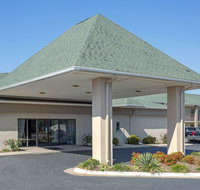 Super 8 by Wyndham Dunn - Orlando Tourists