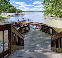 Lake Wylie Waterfront incl. dock w/lift  kayaks - Orlando Tourists