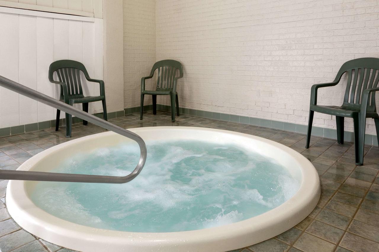 Ramada By Wyndham Bismarck - thumb 41