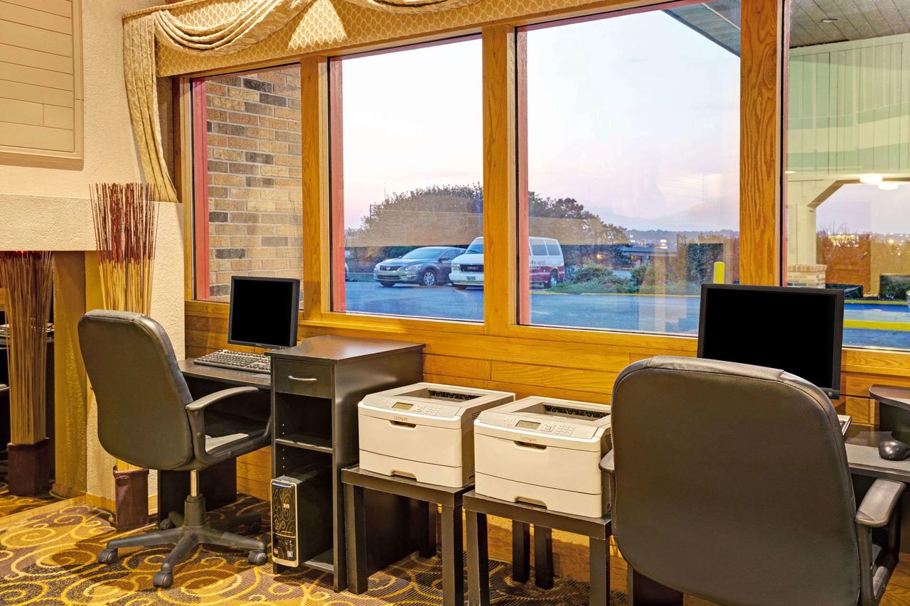 Ramada By Wyndham Bismarck - thumb 12