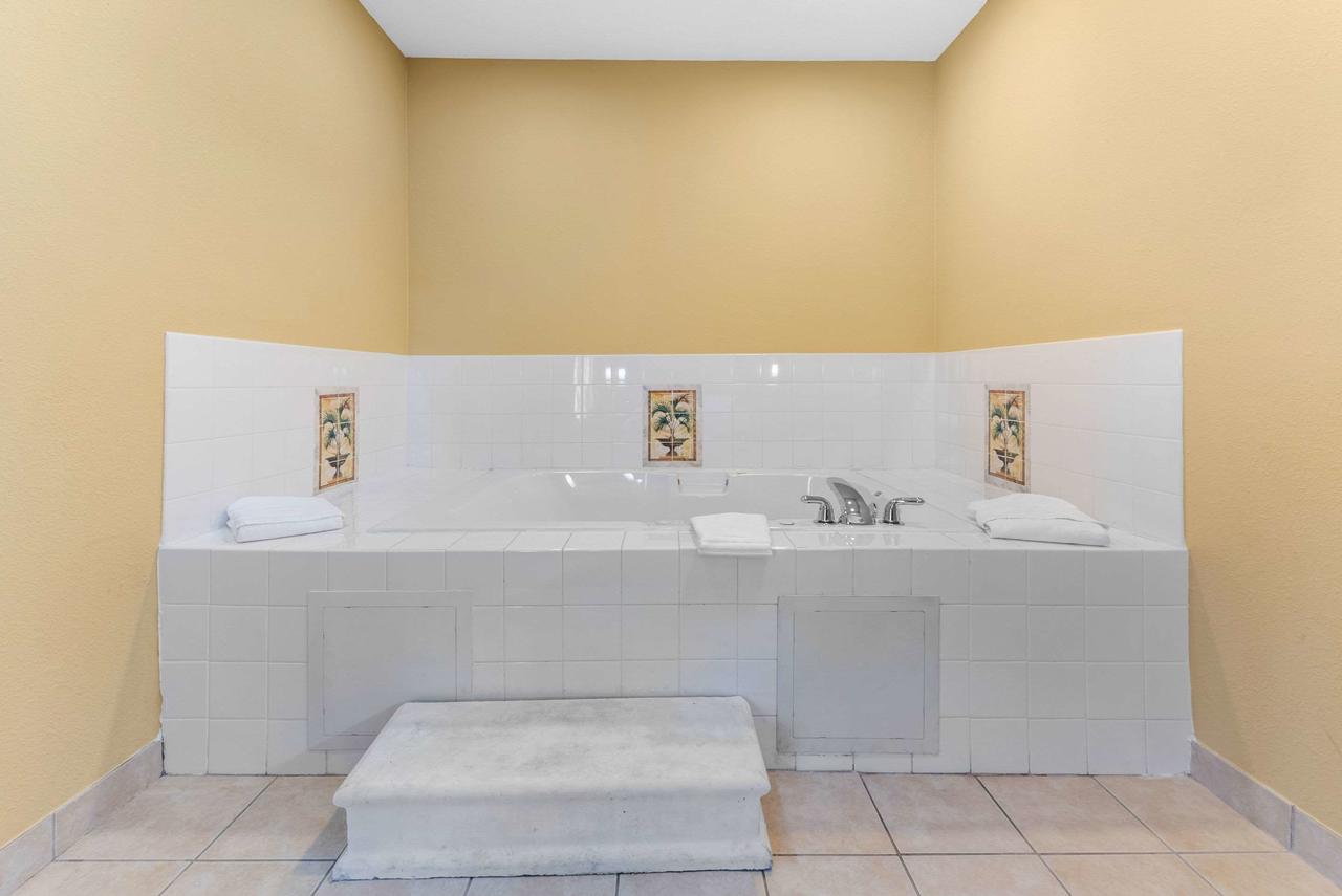 Comfort Suites Findlay I-75 - thumb 20