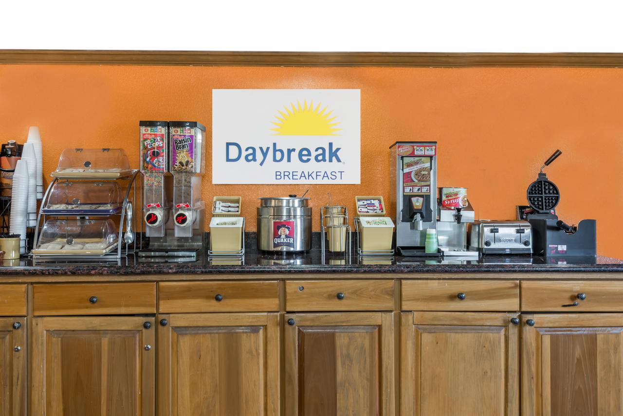 Days Inn By Wyndham Amherst - thumb 1