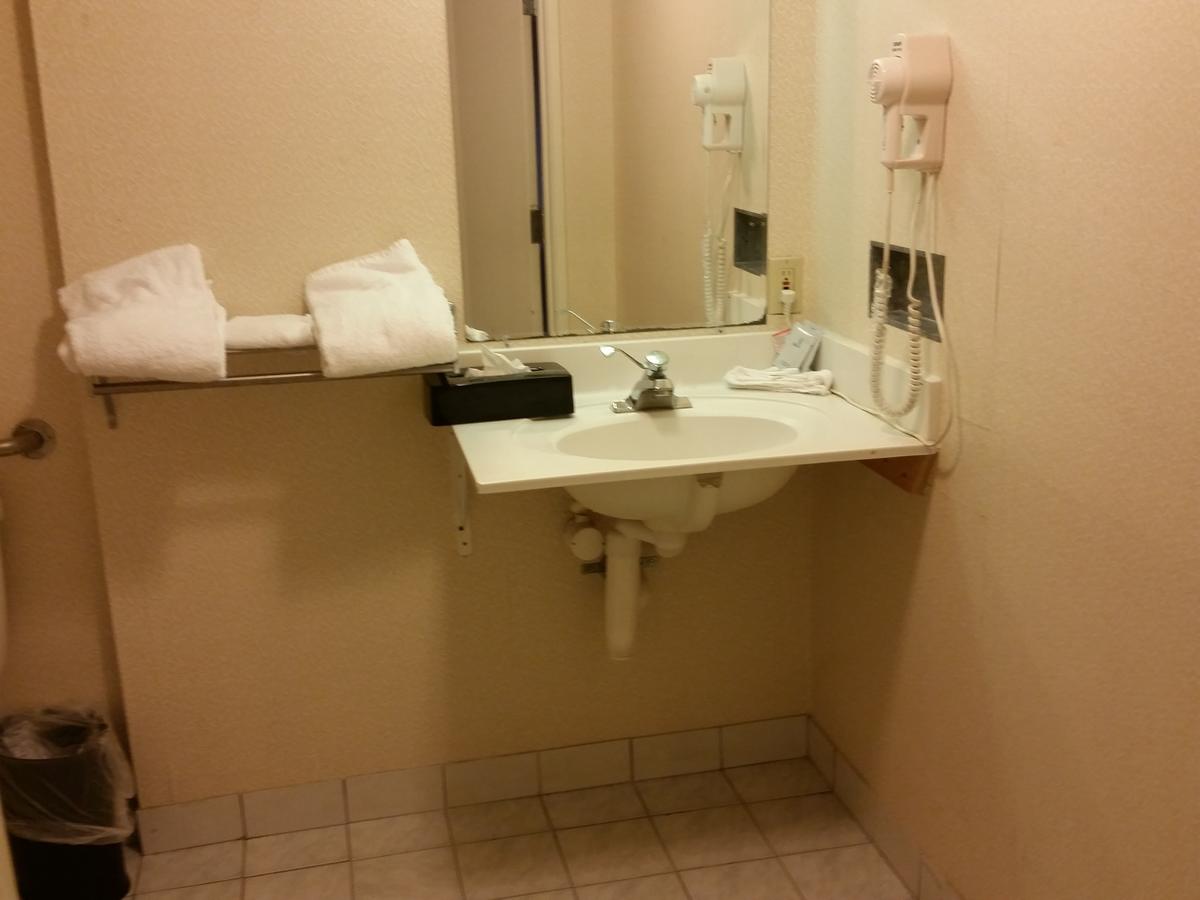 University Hotel And Suites - thumb 18