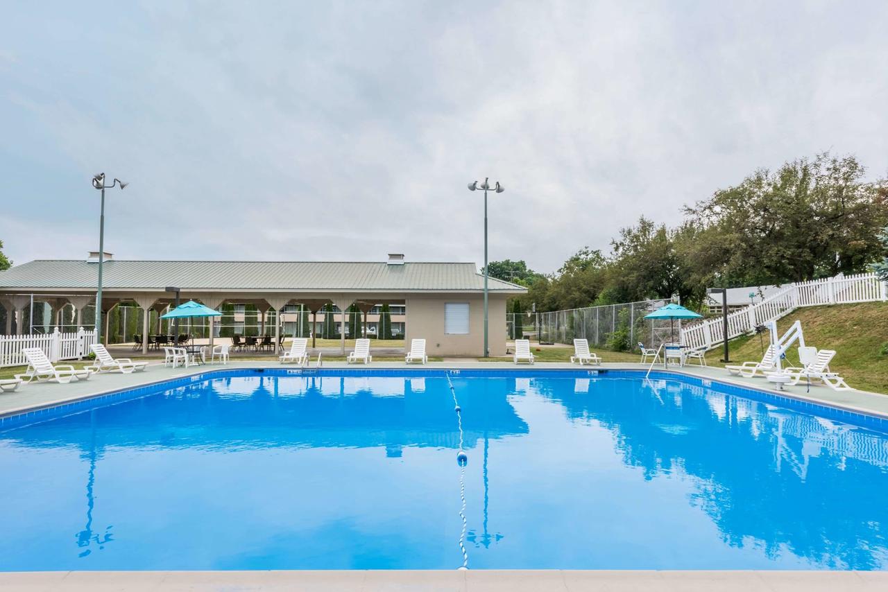 Ramada By Wyndham State College Hotel & Conference Center - thumb 37