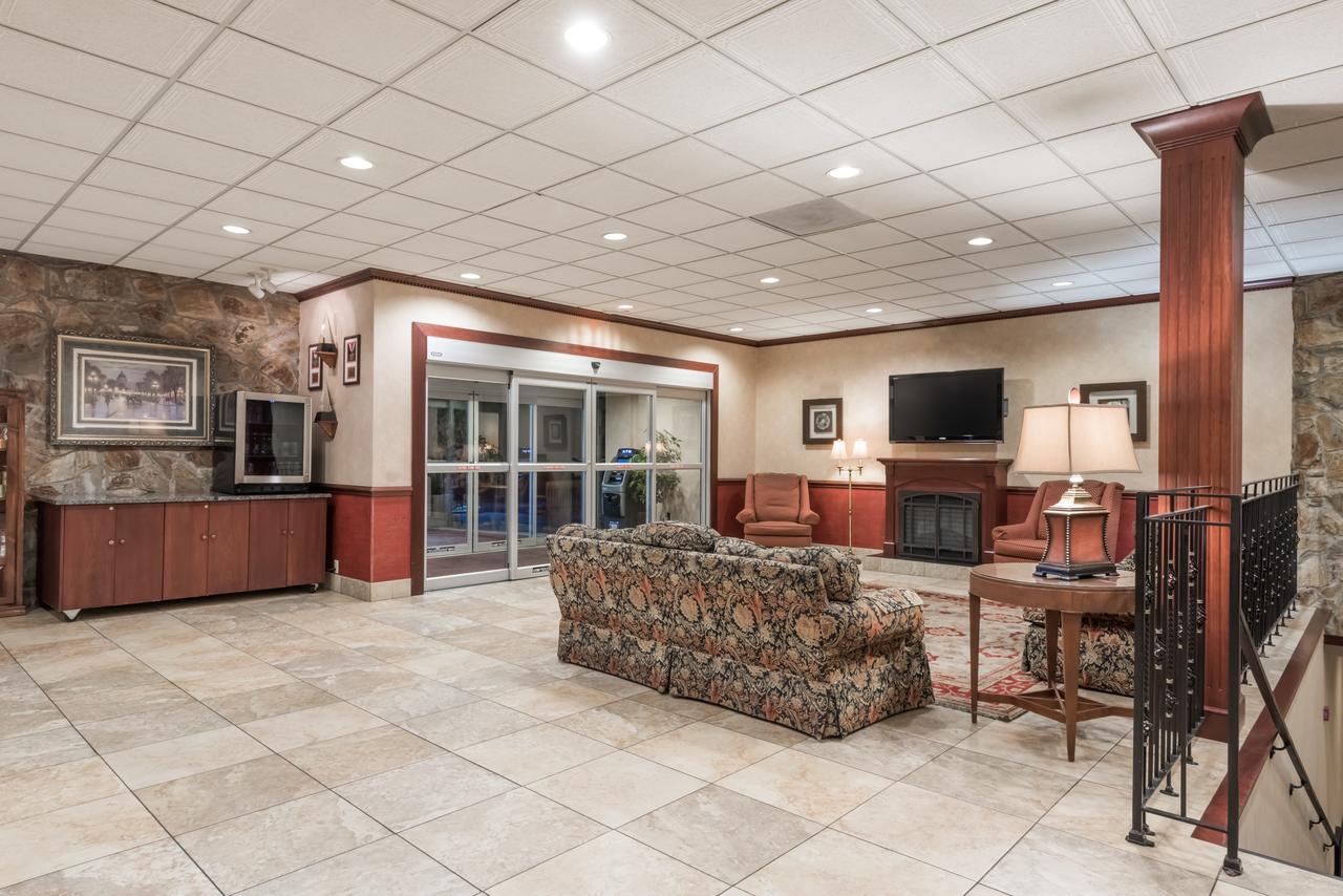 Ramada By Wyndham State College Hotel & Conference Center - thumb 24