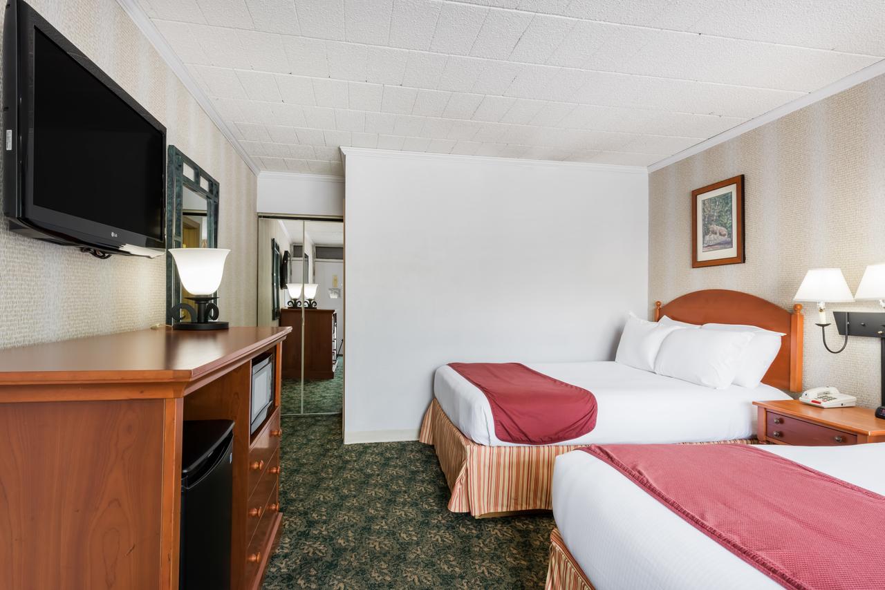 Ramada By Wyndham State College Hotel & Conference Center - thumb 2
