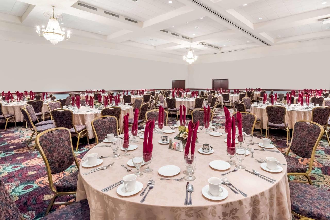 Ramada By Wyndham State College Hotel & Conference Center - thumb 32