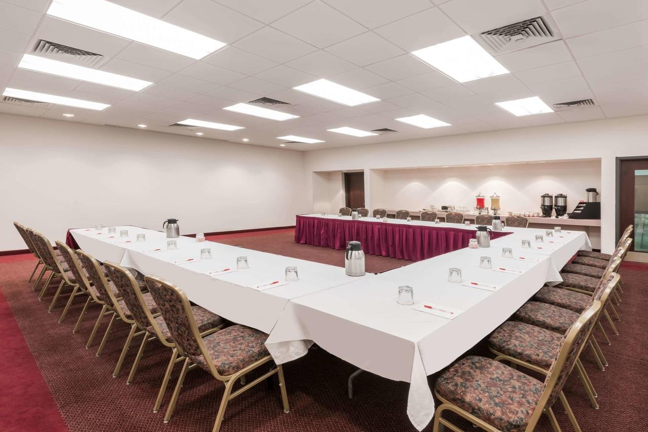 Ramada By Wyndham State College Hotel & Conference Center - thumb 38