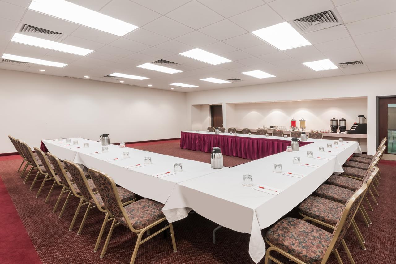 Ramada By Wyndham State College Hotel & Conference Center - thumb 12