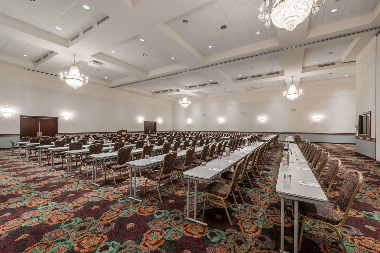 Ramada By Wyndham State College Hotel & Conference Center - thumb 41
