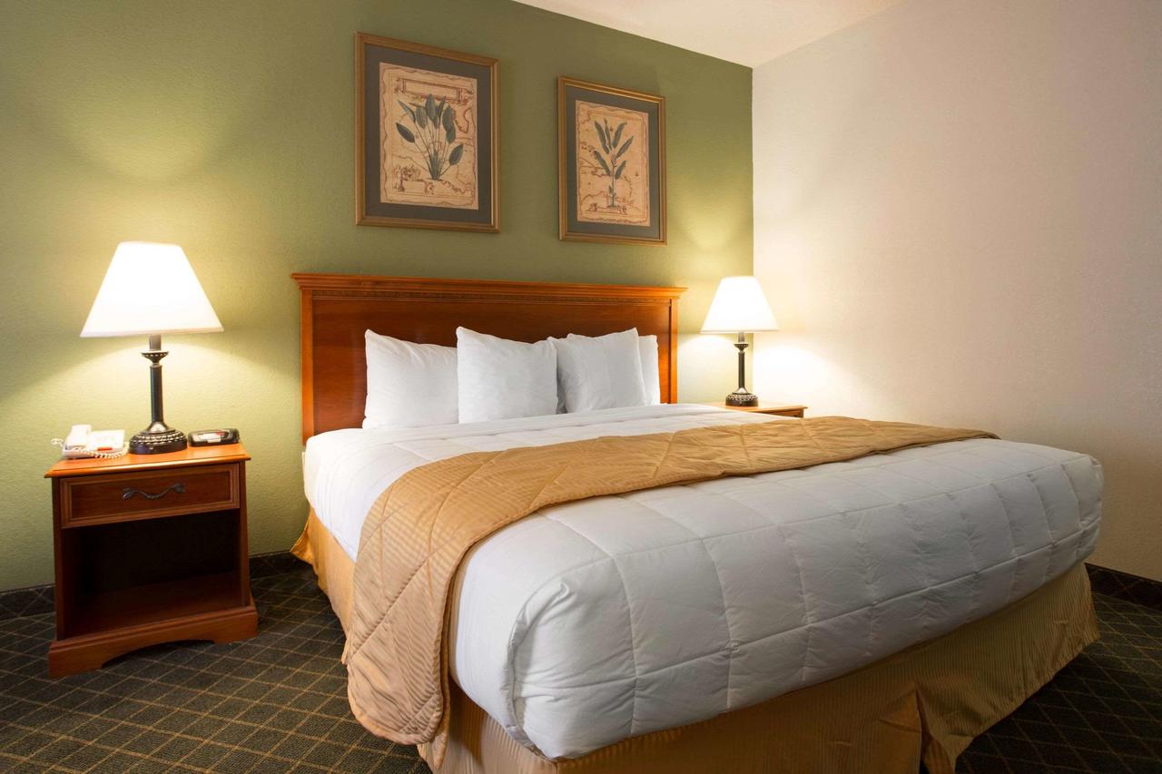 Clarion Inn & Suites Aiken - thumb 24
