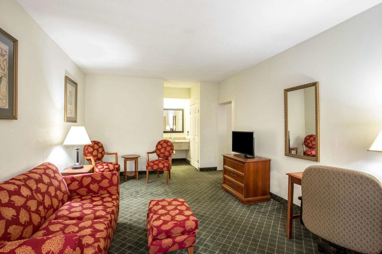 Clarion Inn & Suites Aiken - thumb 6