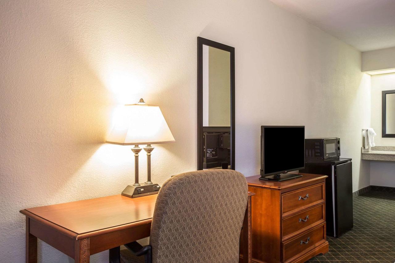 Clarion Inn & Suites Aiken - thumb 18