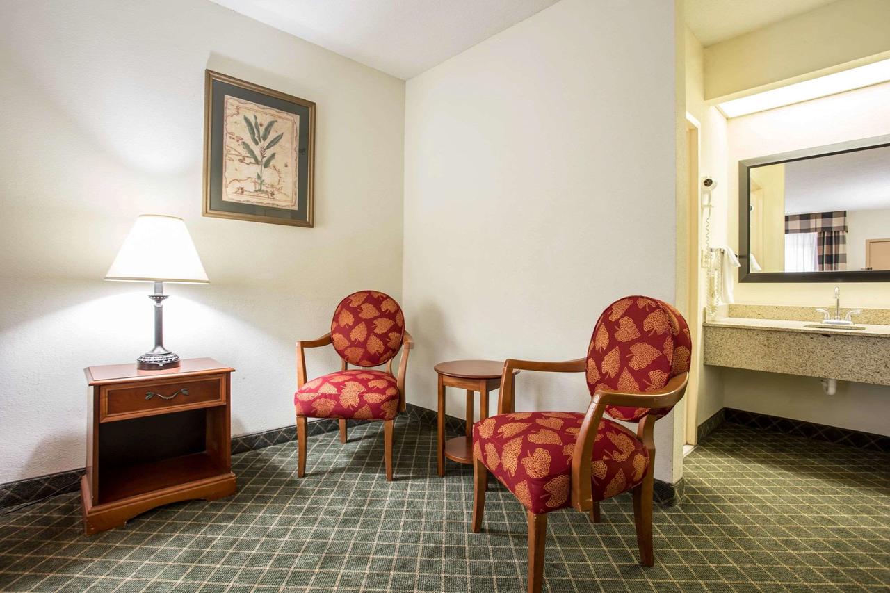 Clarion Inn & Suites Aiken - thumb 11