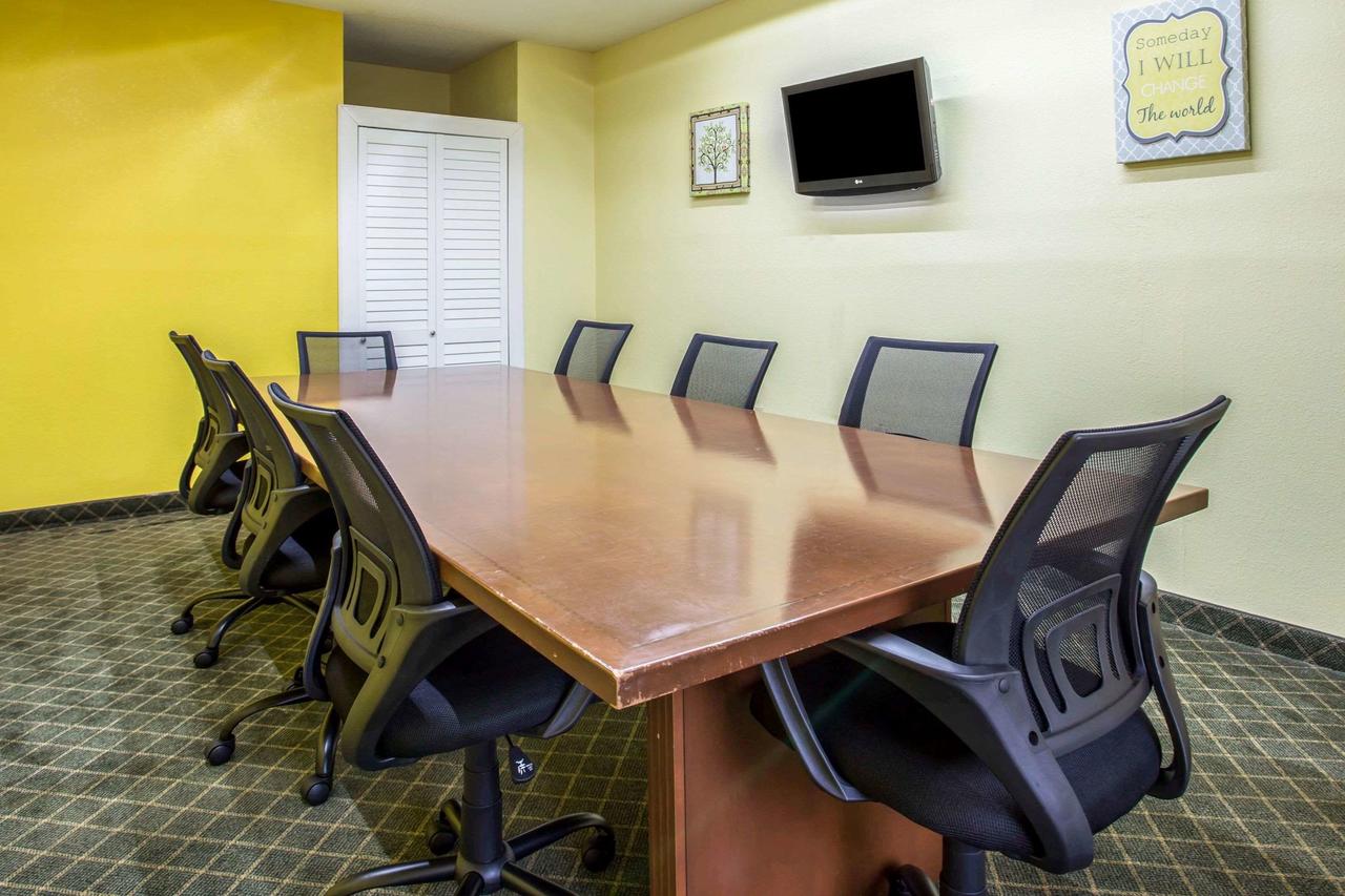 Clarion Inn & Suites Aiken - thumb 21