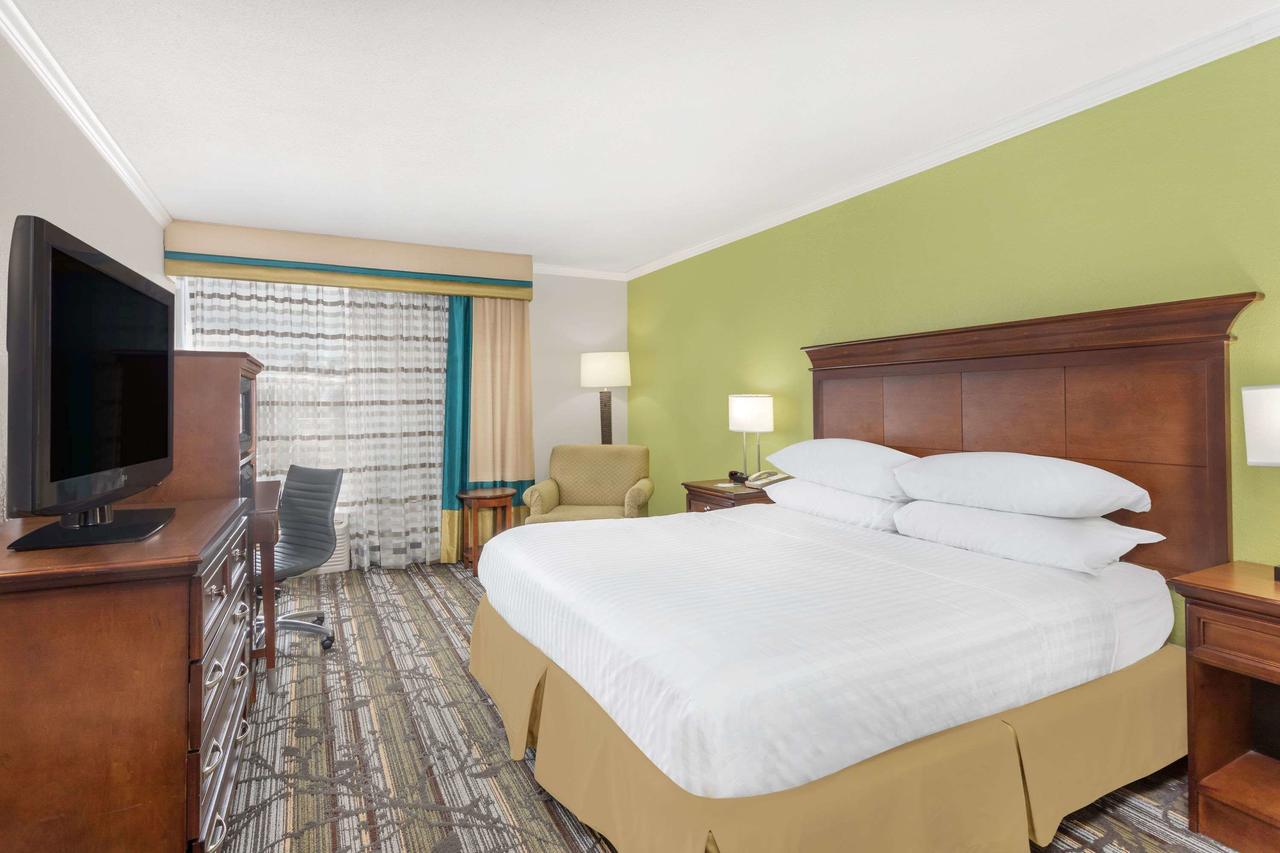Wyndham Garden Summerville - thumb 31