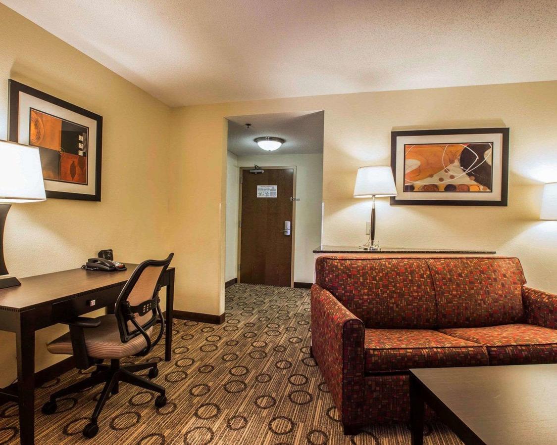 Comfort Suites At WestGate Mall - thumb 31