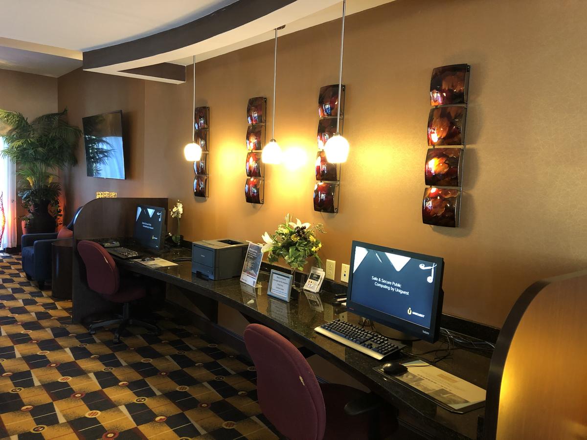 Comfort Suites At WestGate Mall - thumb 4