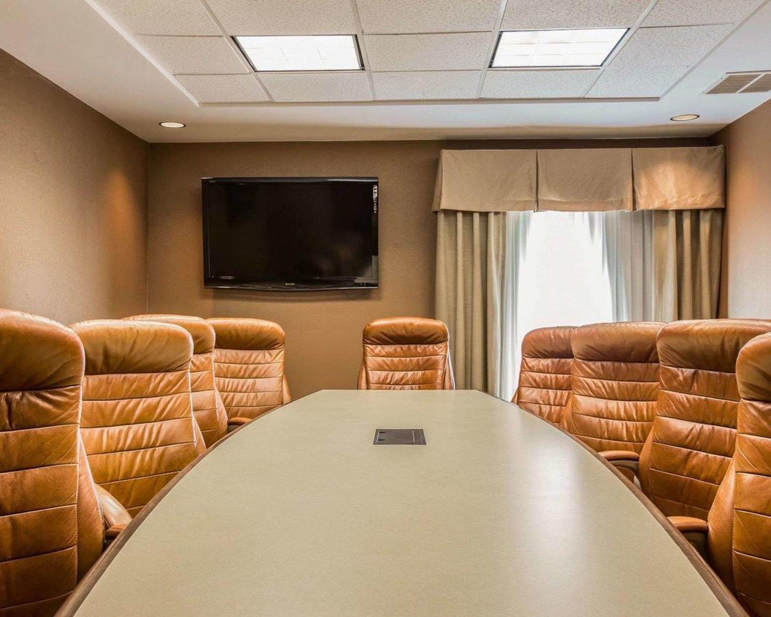 Comfort Suites At WestGate Mall - thumb 26