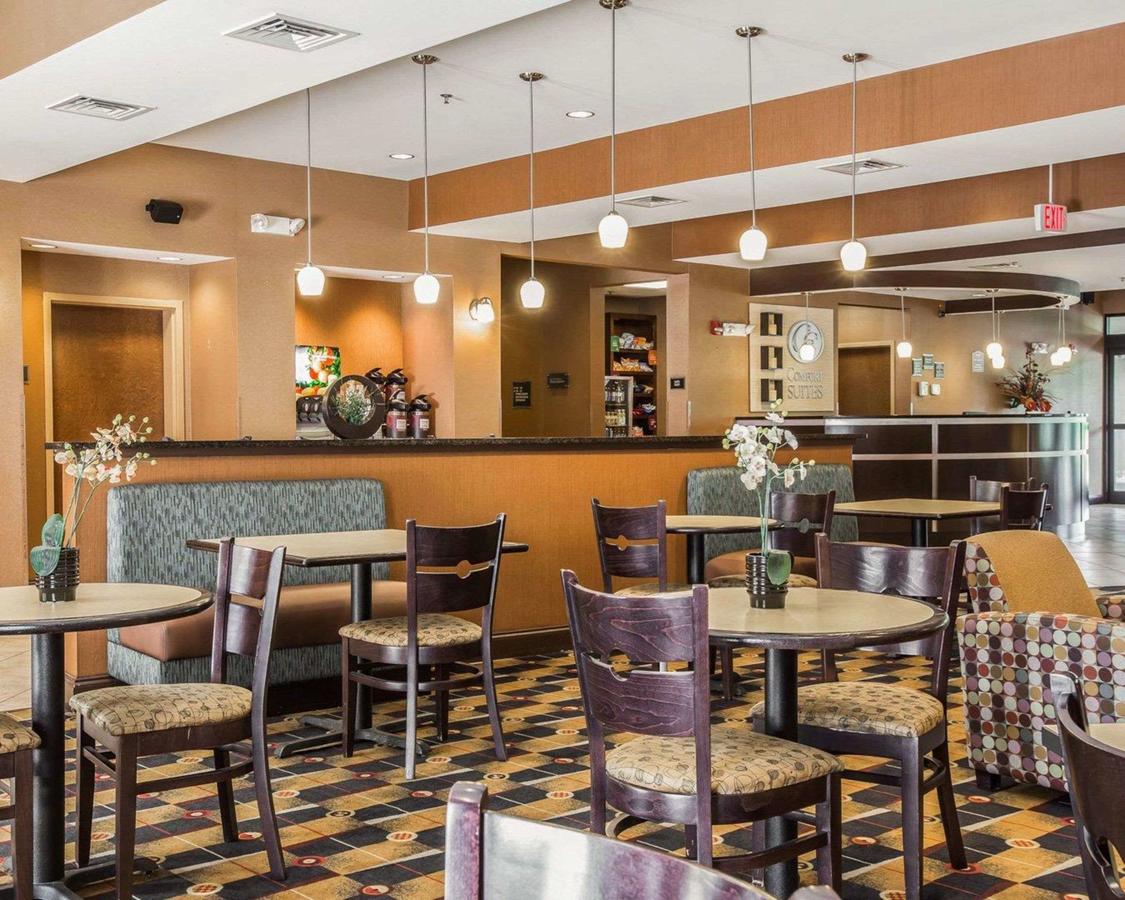 Comfort Suites At WestGate Mall - thumb 16