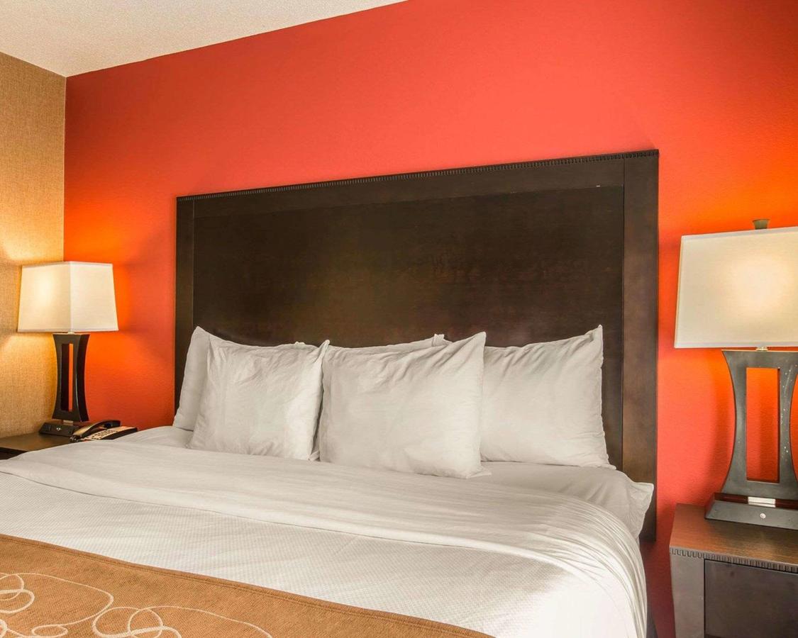 Comfort Suites At WestGate Mall - thumb 28