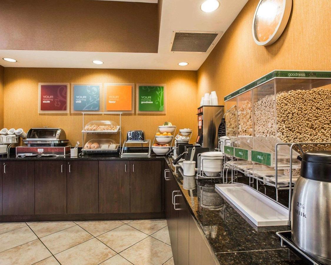 Comfort Suites At WestGate Mall - thumb 23