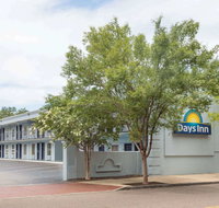 Days Inn by Wyndham Charleston Historic District - Orlando Tourists