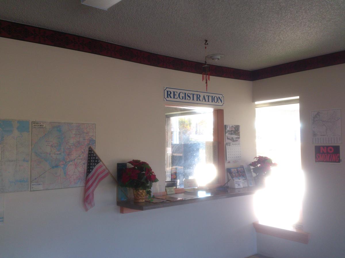 Executive Inn Of Seneca - thumb 9