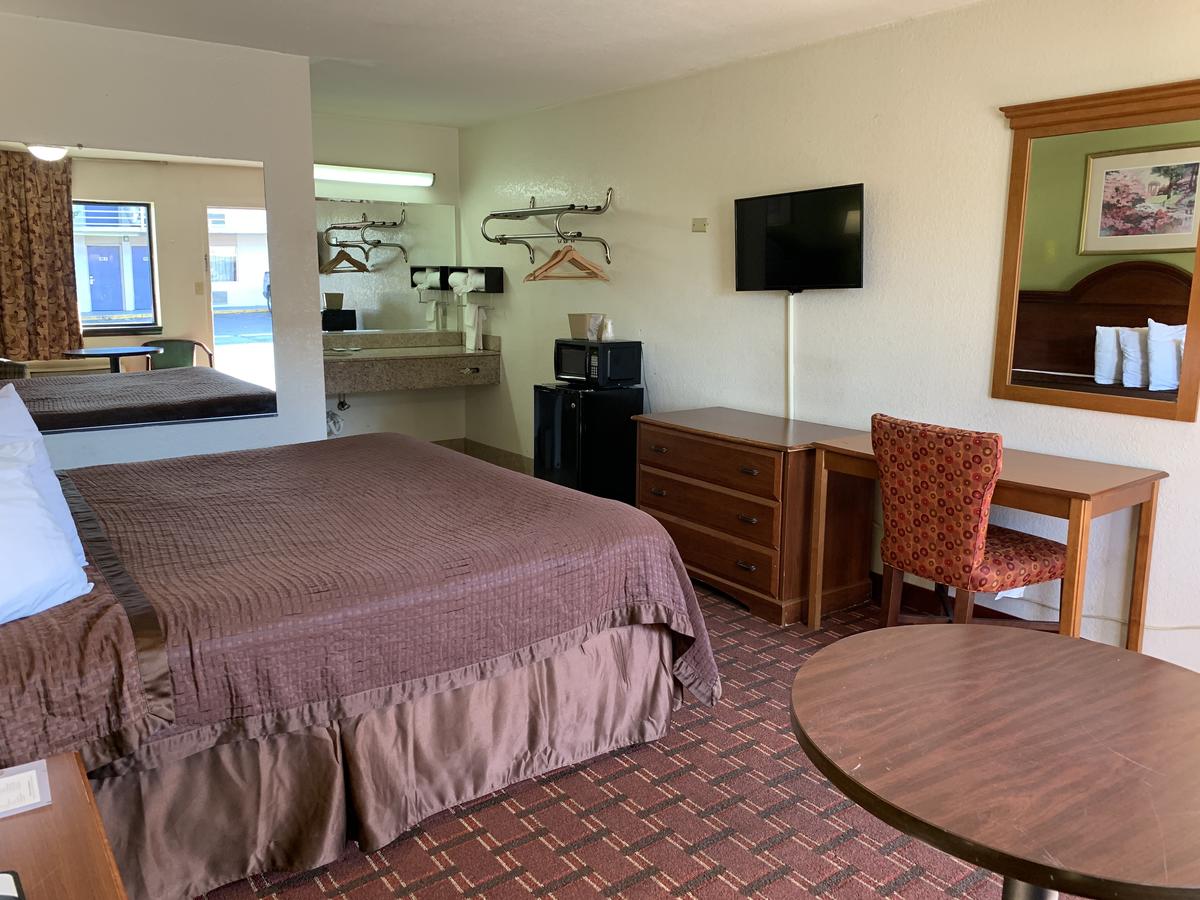 Royal Regency Inn - thumb 16