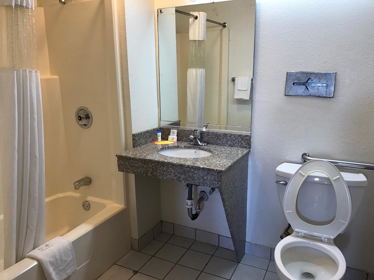 Royal Regency Inn - thumb 26