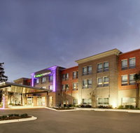 Holiday Inn Express  Suites - Summerville - Orlando Tourists
