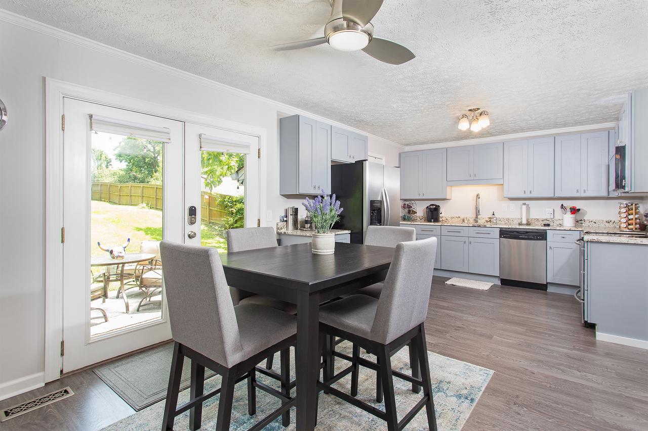 12 South/Melrose Cottage Oasis - thumb 10