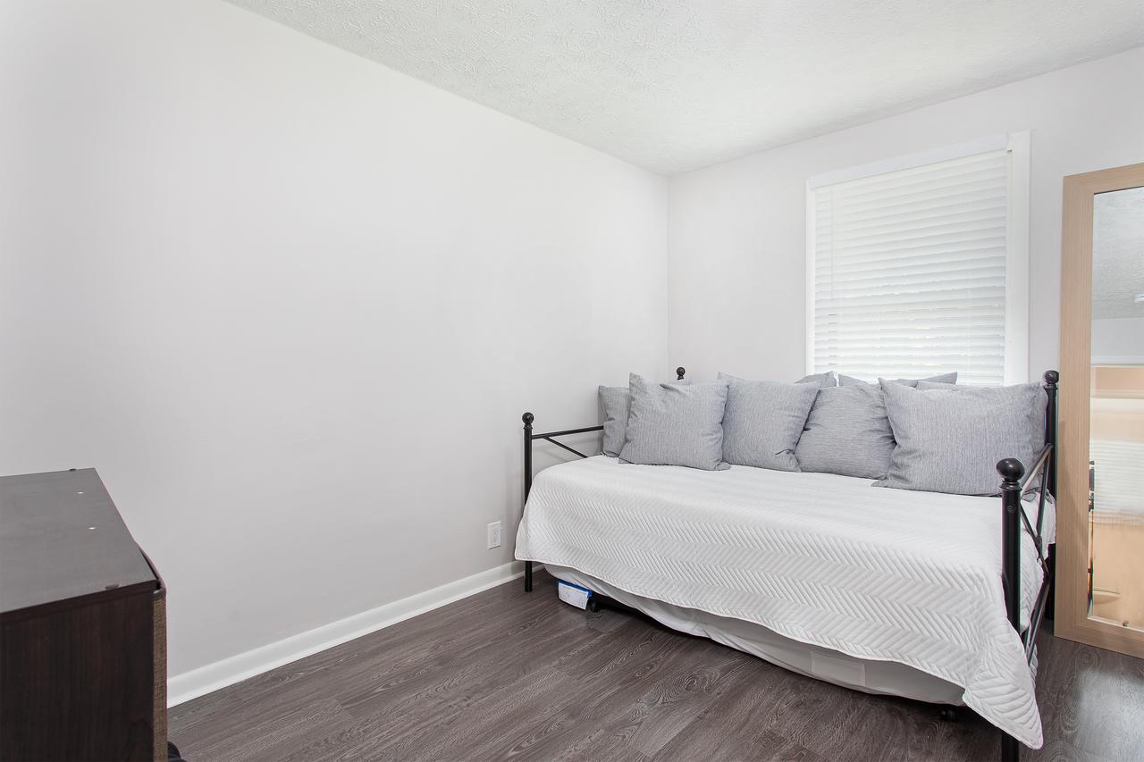 12 South/Melrose Cottage Oasis - thumb 19