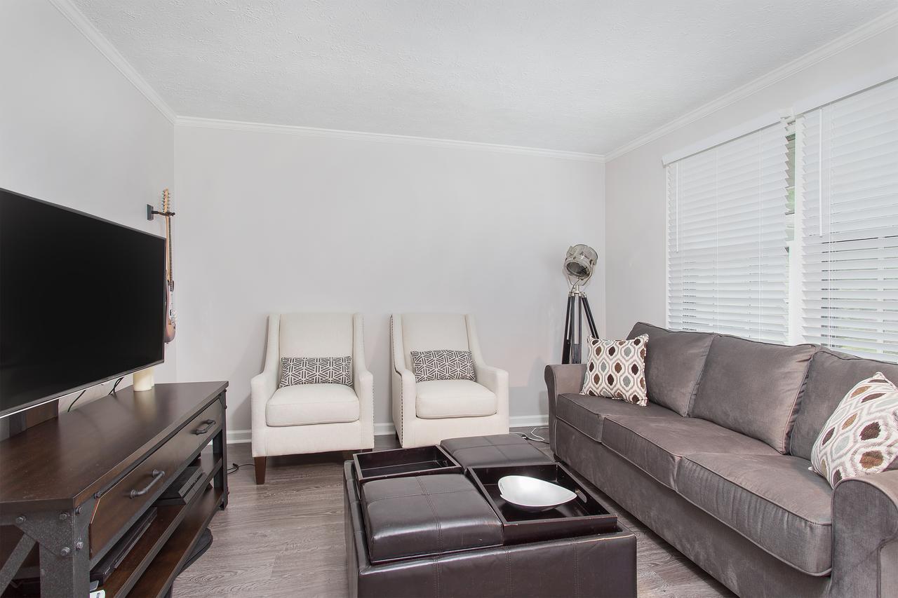 12 South/Melrose Cottage Oasis - thumb 1