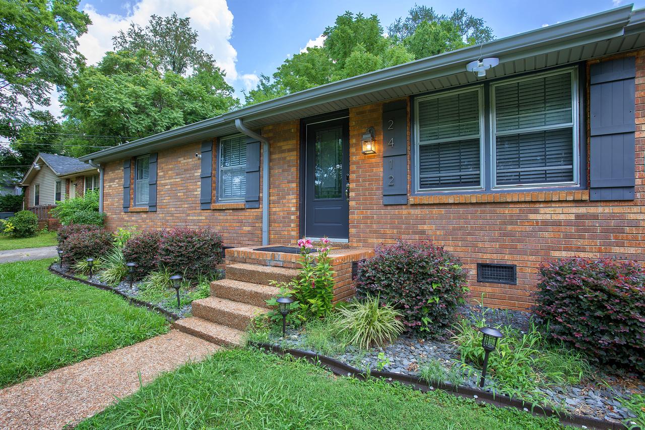 12 South/Melrose Cottage Oasis - thumb 0