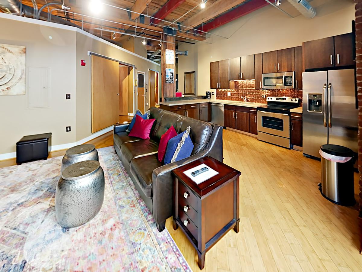 1820 Loft 211 Oozing Charm Steps To Broadway-Sleeps 4 - thumb 4