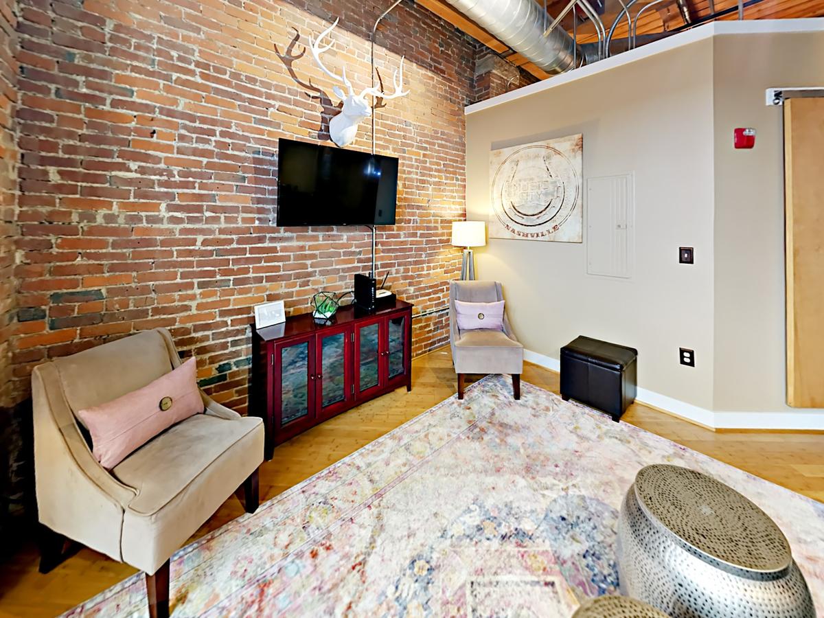 1820 Loft 211 Oozing Charm Steps To Broadway-Sleeps 4 - thumb 3