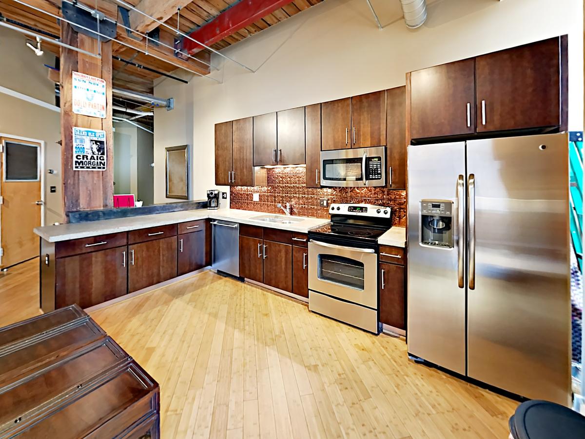 1820 Loft 211 Oozing Charm Steps To Broadway-Sleeps 4 - thumb 10