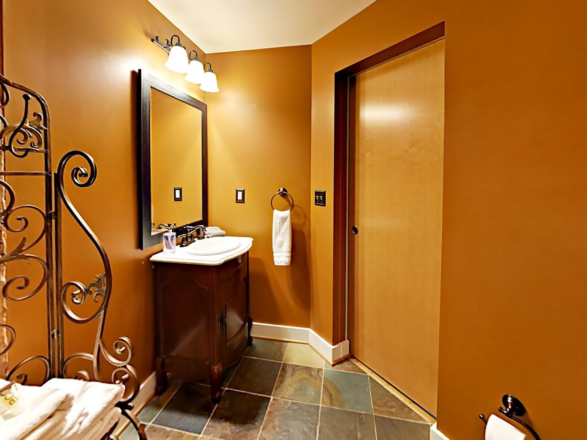 1820 Loft 211 Oozing Charm Steps To Broadway-Sleeps 4 - thumb 13