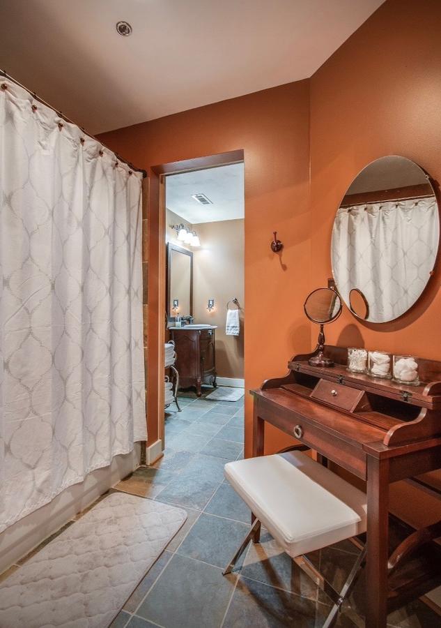 1820 Loft 211 Oozing Charm Steps To Broadway-Sleeps 4 - thumb 15