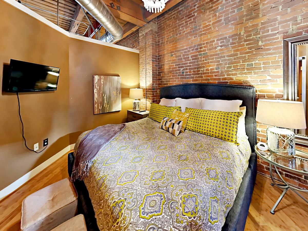 1820 Loft 211 Oozing Charm Steps To Broadway-Sleeps 4 - thumb 27