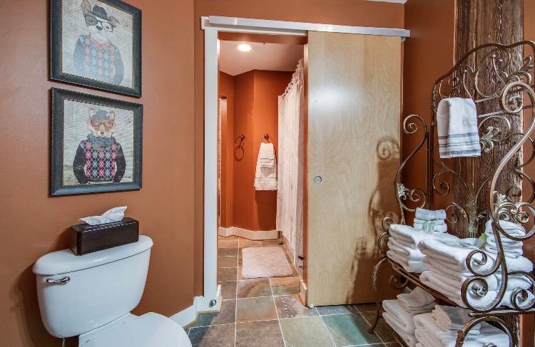 1820 Loft 211 Oozing Charm Steps To Broadway-Sleeps 4 - thumb 22