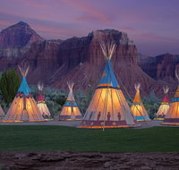 Capitol Reef Resort - Orlando Tourists