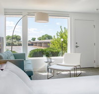 Skyfall Guestrooms - Orlando Tourists