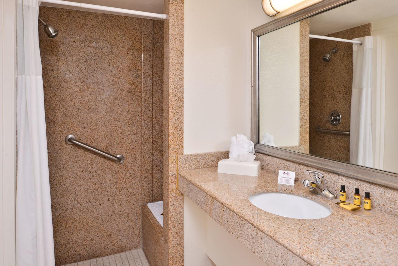 Best Western Plus Holiday Sands Inn & Suites - thumb 29