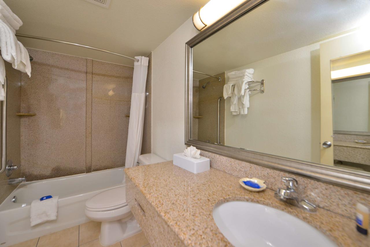 Best Western Plus Holiday Sands Inn & Suites - thumb 28