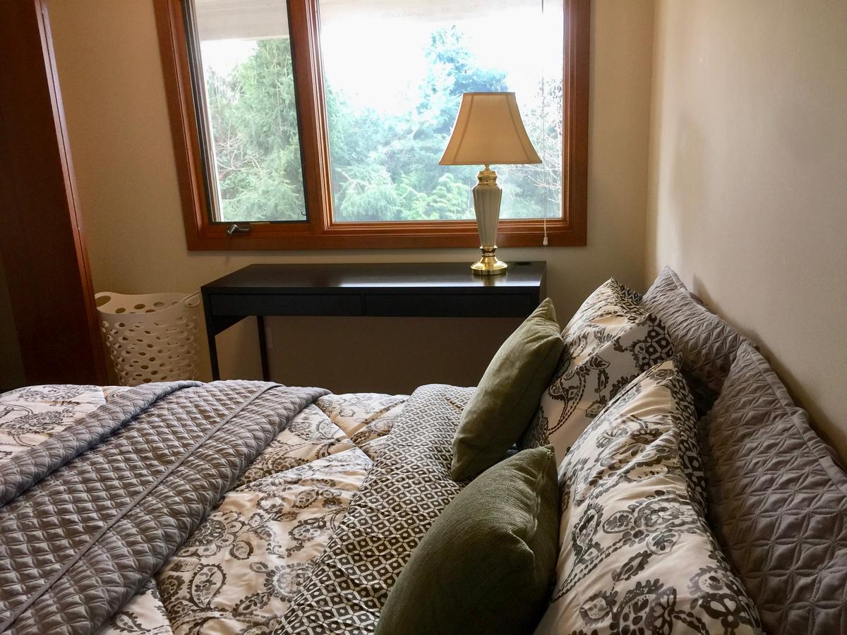 Bellevue Retreat - Bellevue, Washington - thumb 2