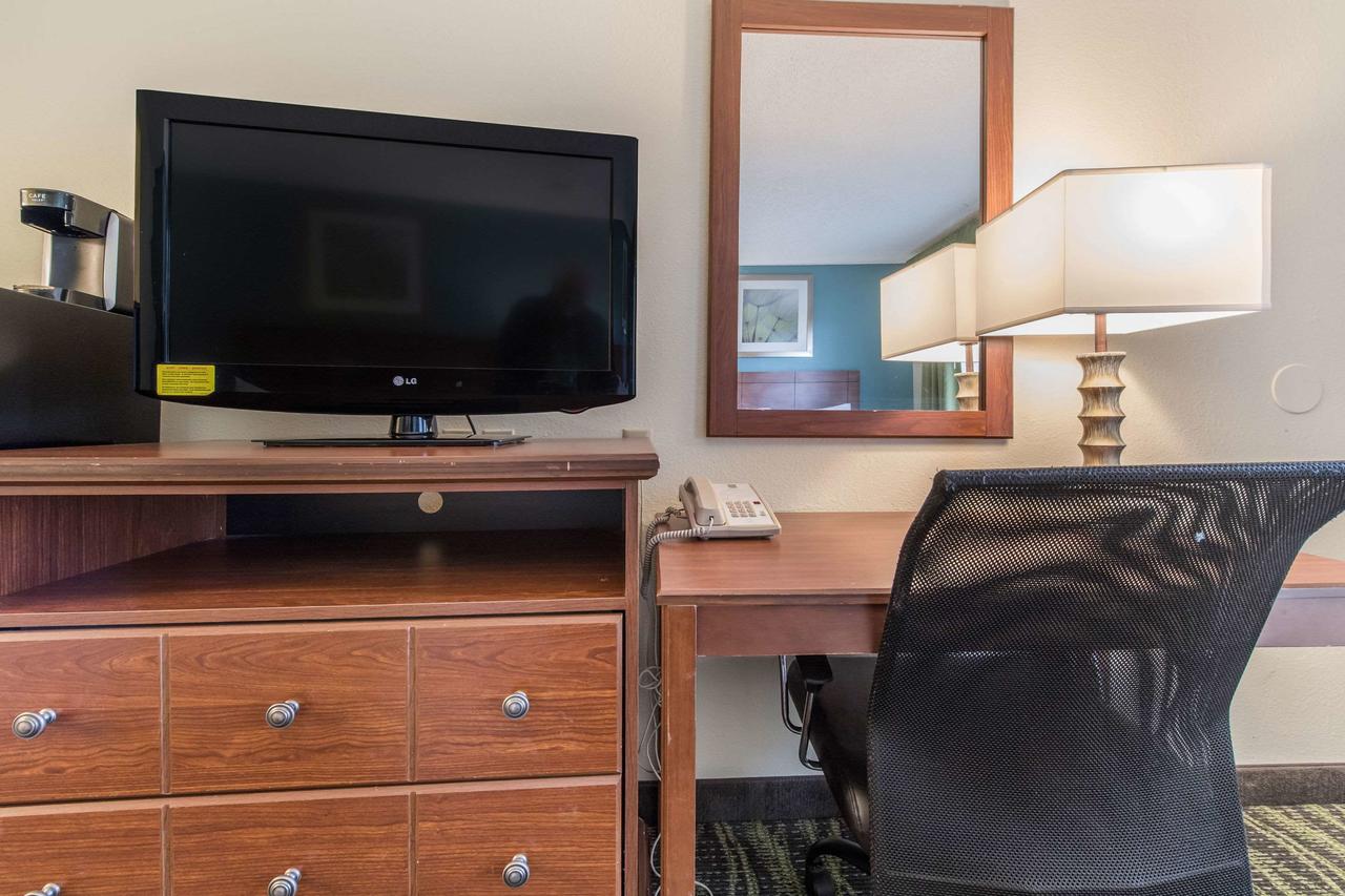 Quality Inn Bellevue - thumb 21